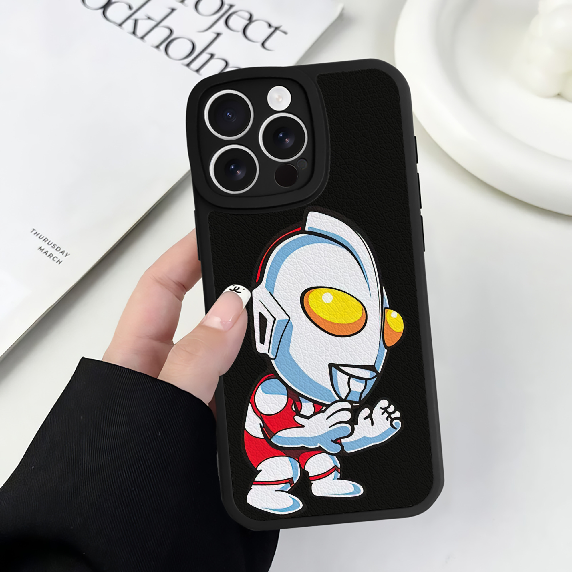 （画像用） ウルトラマン Ultraman 【iPhone 16シリーズ対応】シリコンスマホケース（レザー調） 材質：シリコン